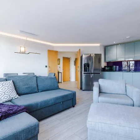 High-spec Penthouse Free Parking Space Apartment